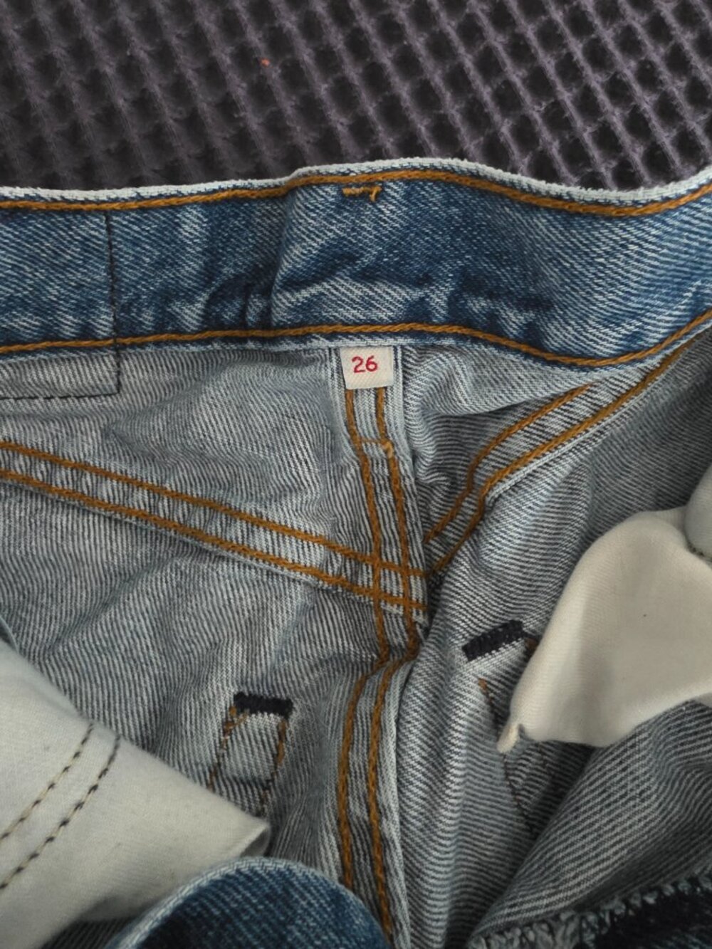 Levi's - Picture 2 of 4